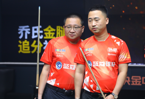 AC米兰官方晒球队03年欧冠决赛阵容，你知道前腰.